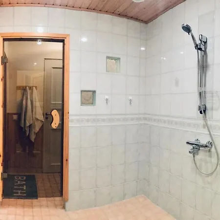 Hébergement de vacances 3 Bedrooms! House Close To Santa Village And Park *