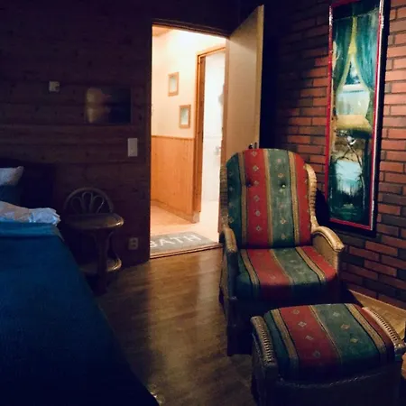 Hébergement de vacances 3 Bedrooms! House Close To Santa Village And Park